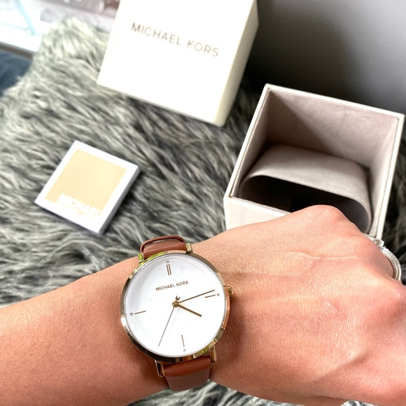 NWT authentic MK leather strap watch gold brown